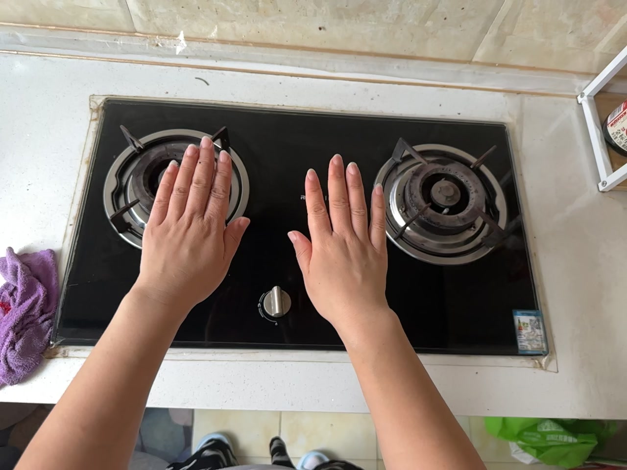 Cleaning a Stovetop first-frame poster