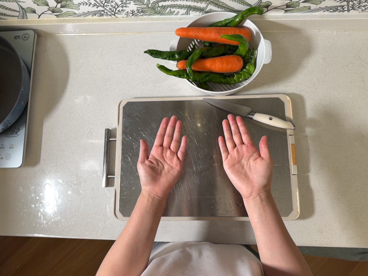 Cutting Carrots and Peppers first-frame poster